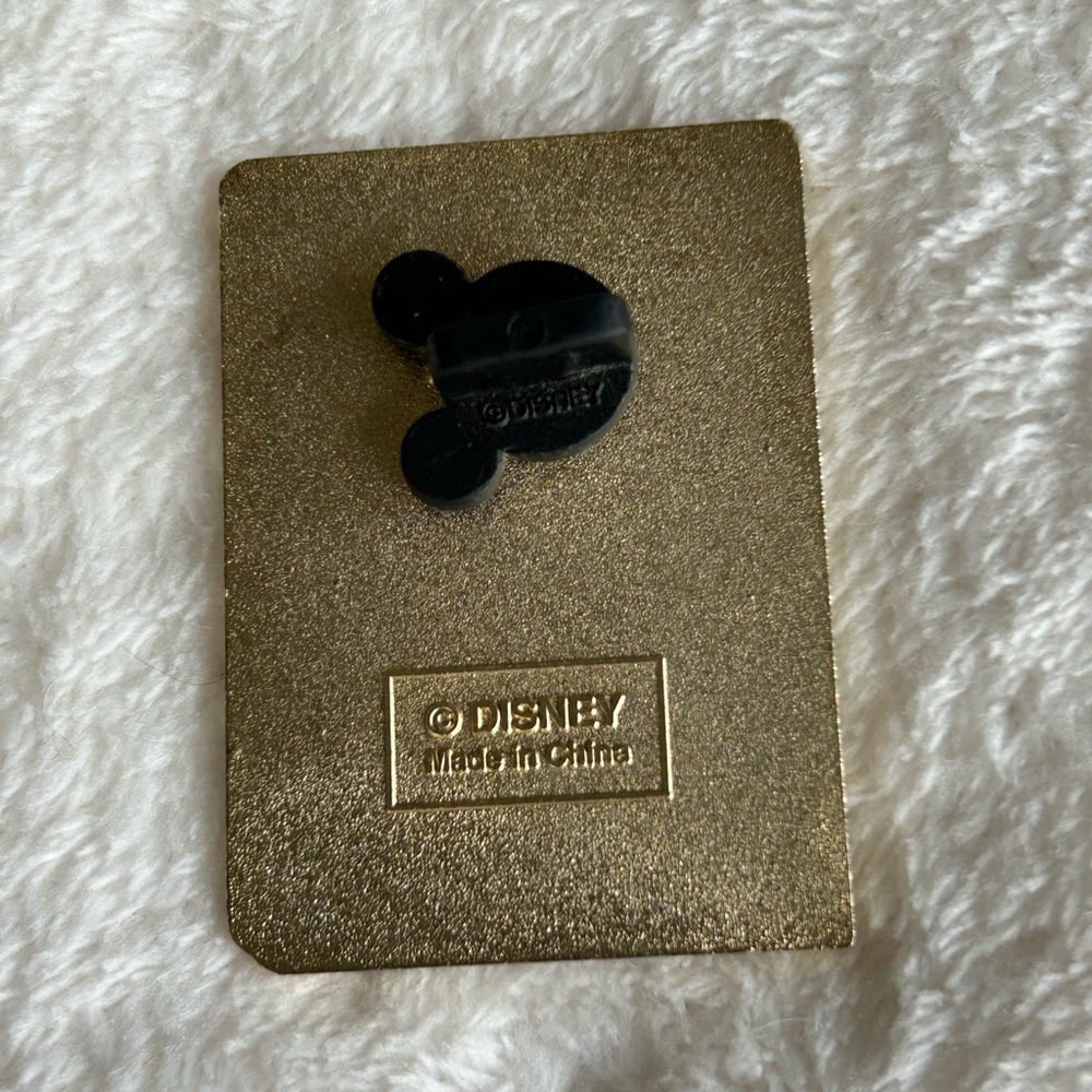 2002 Oliver and Company Disney Pin - Picture 2 of 3